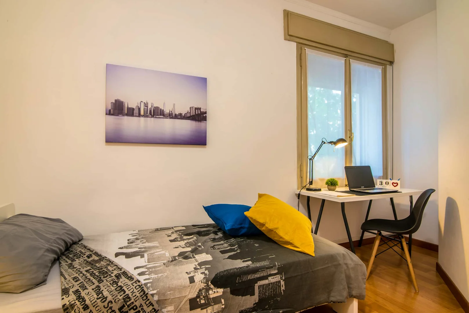 Quarto amigo do estudante em  com comodidades modernas