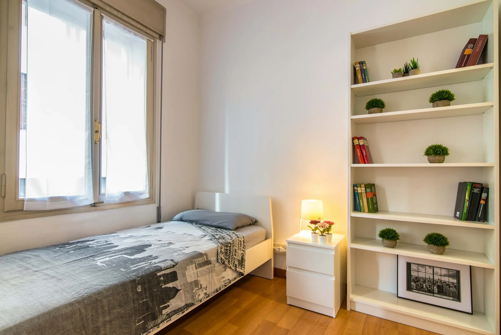 Quarto de estudante económico com localização conveniente em 