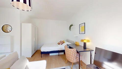 Özel oda konumu 31 Rue Bressigny, 49100 Angers, France, 1 10 görüntüsü