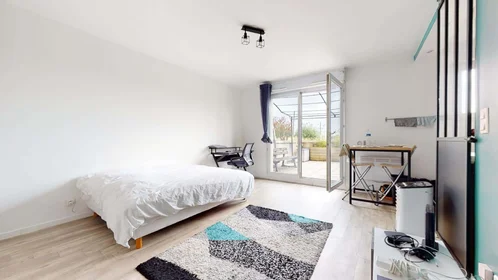 Alojamiento entero en 1 Rue des Brumes Lactees, 95800 Cergy, France, imagen 12 de 14