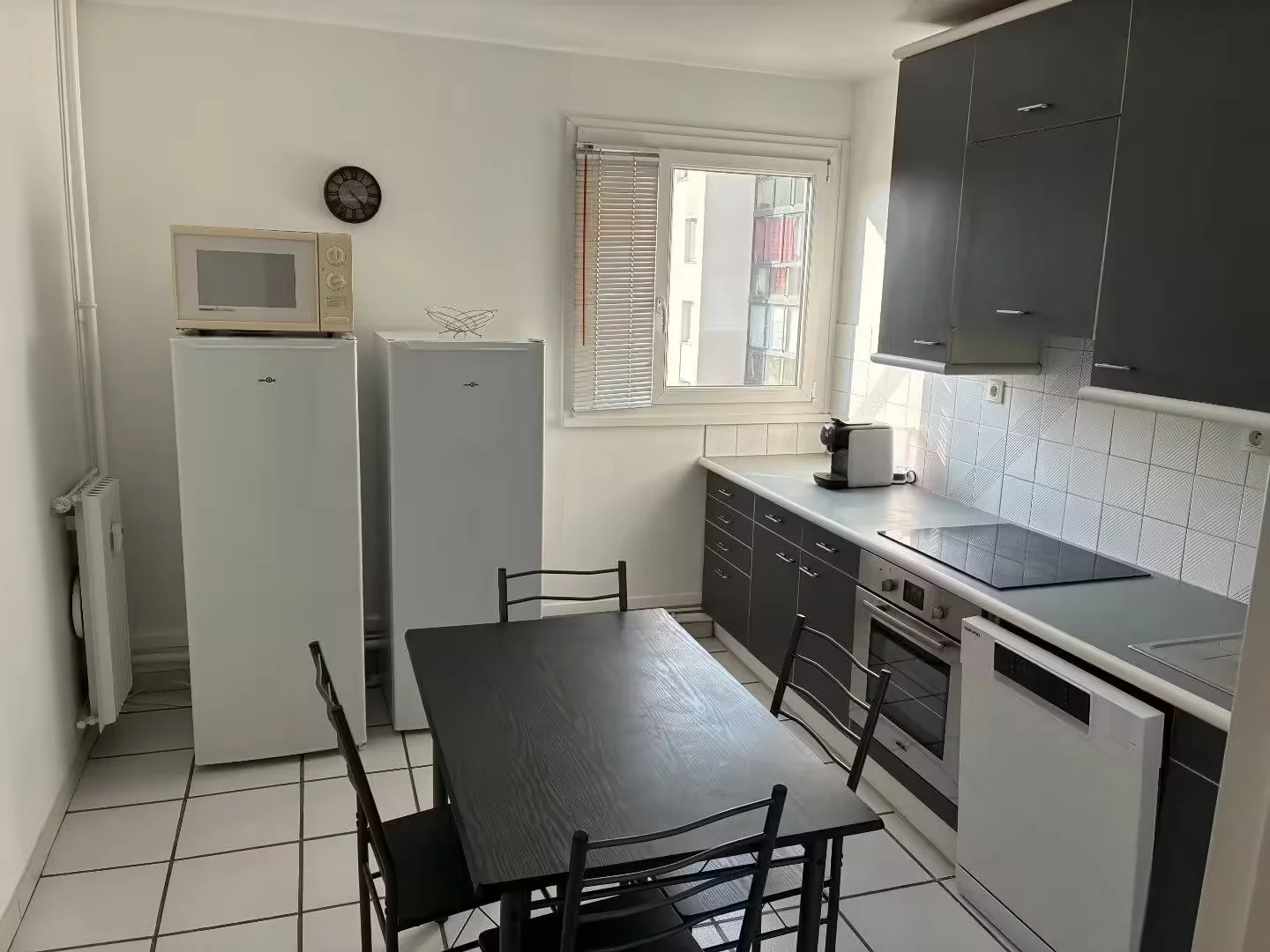 Quarto de estudante confortável e espaçoso em 