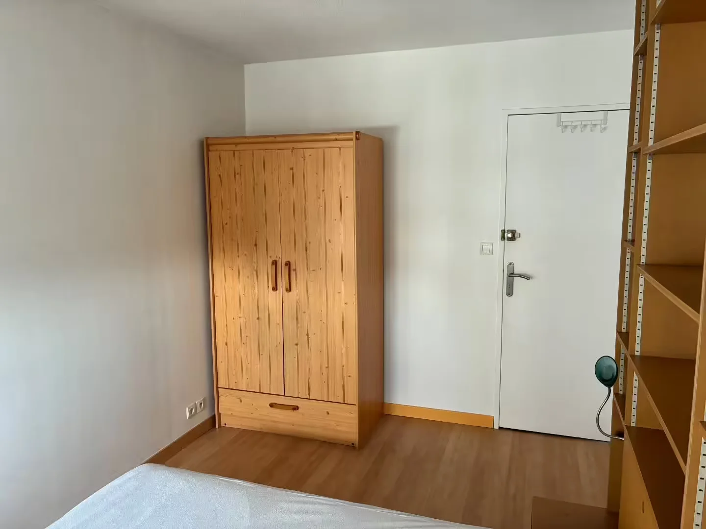 Quarto de estudante económico perto do campus em 
