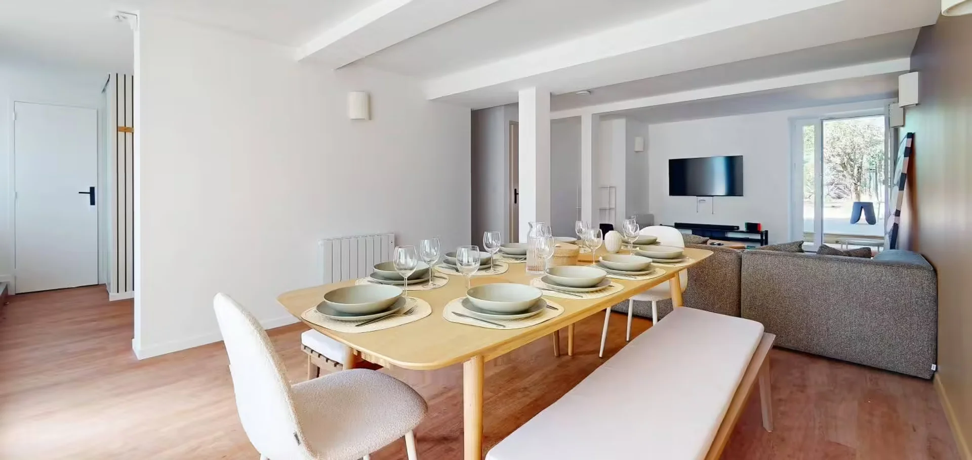 Room for rent in student apartment in , fully furnished