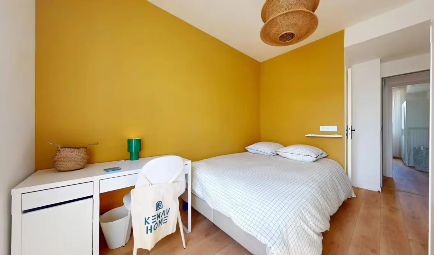 Cozy room for students available in 
