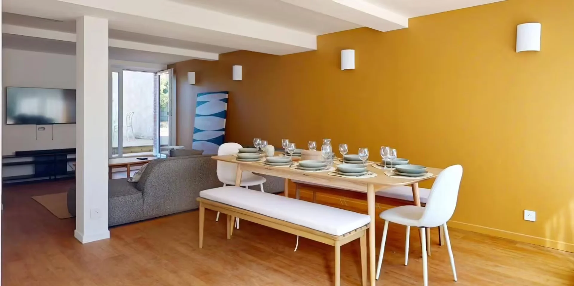 Bright and airy student room with easy university access in 
