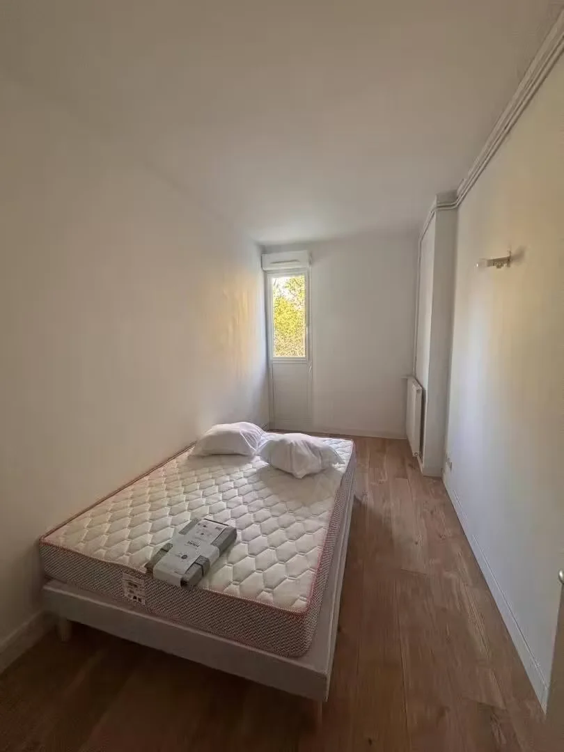 Funktionelles Studentenzimmer perfekt zum Studieren in 