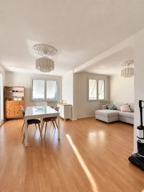 Quarto privado em Rue Joachim du Bellay, imagem 2 de 5