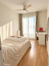 Quarto privado em Rue Joachim du Bellay, imagem 1 de 6
