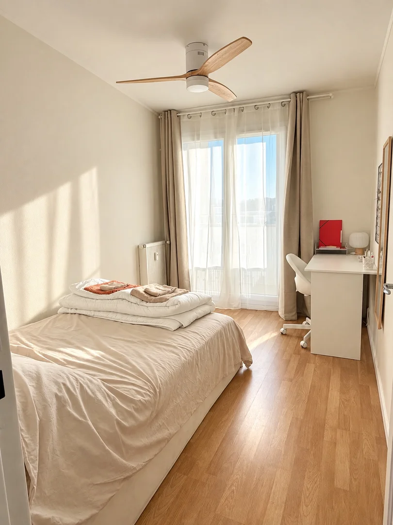 Quarto de estudante económico com localização conveniente em 