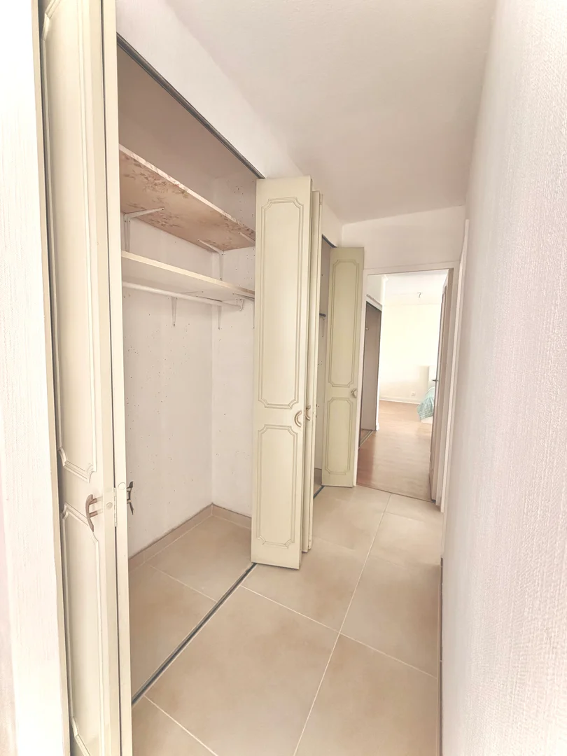 Quarto acolhedor para estudantes disponível em 