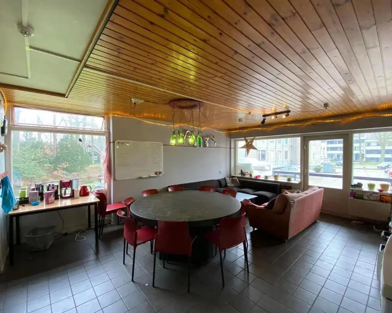 Affordable room for students with ample lighting in 
