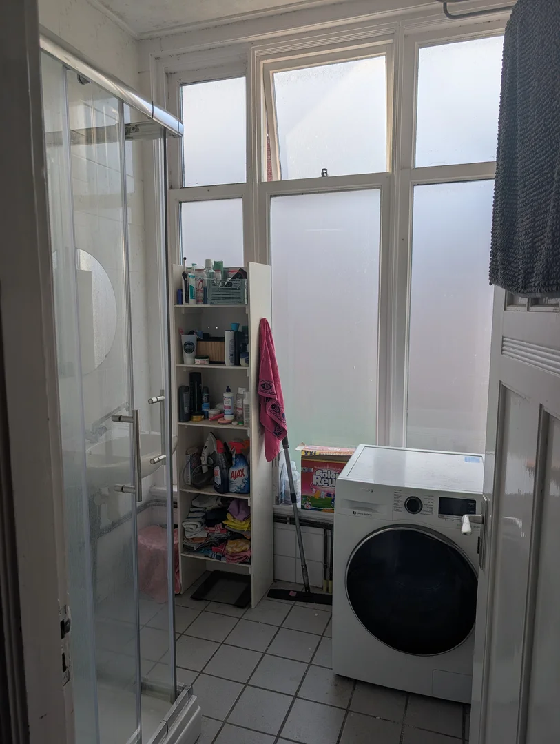 Habitación estudiantil amplia y cómoda en 