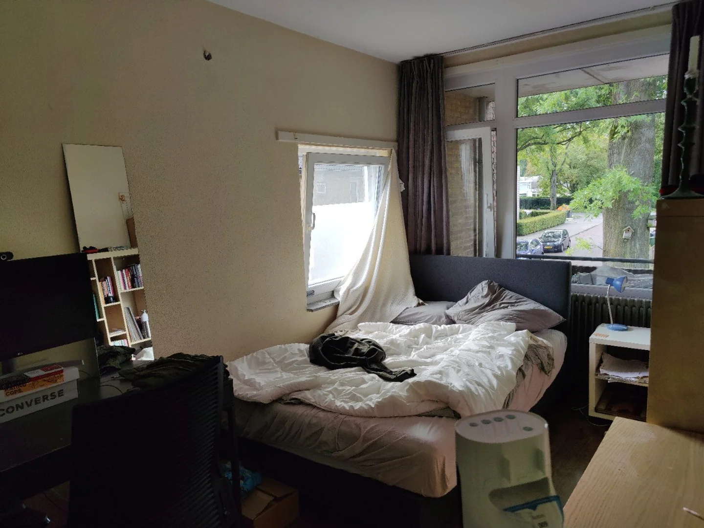 Student-friendly room in  with modern amenities