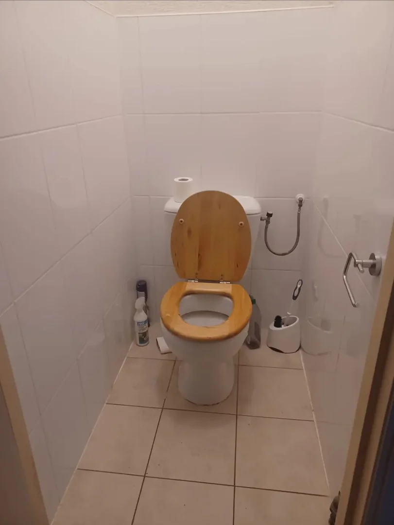 Chambre abordable pour les étudiants avec un bon éclairage dans 
