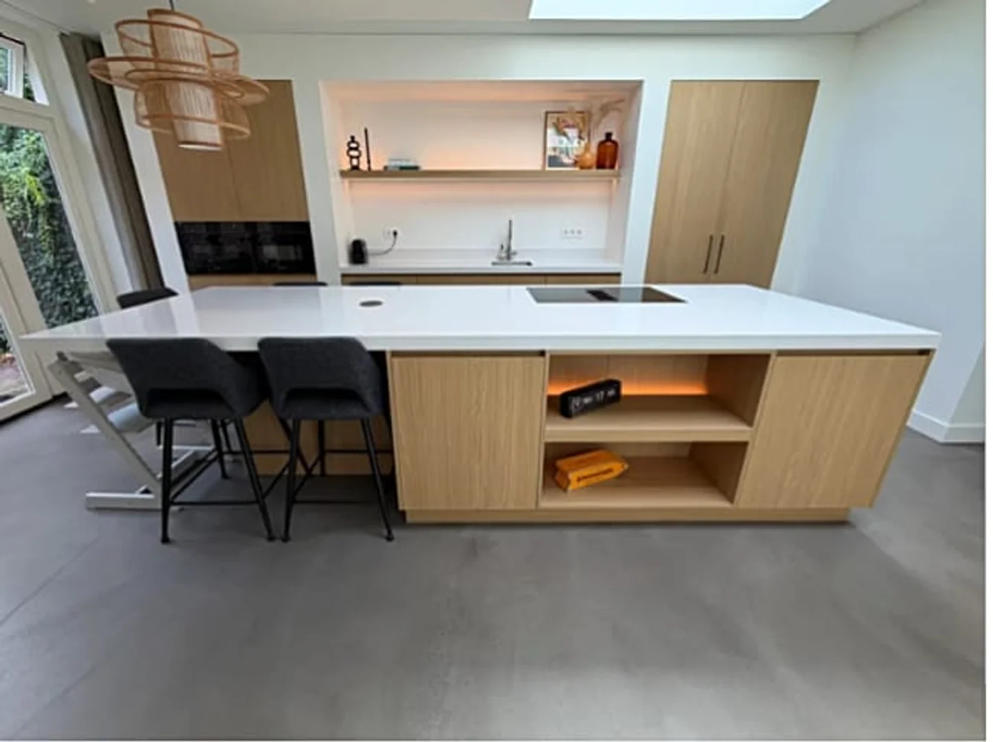 Habitación estudiantil luminosa y aireada con fácil acceso a la universidad en 