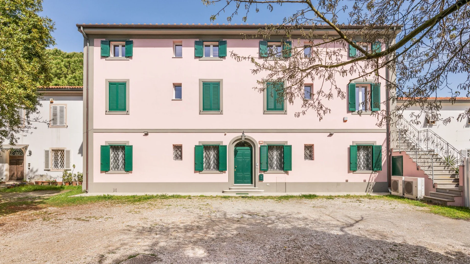 Quarto de estudante económico com localização conveniente em 