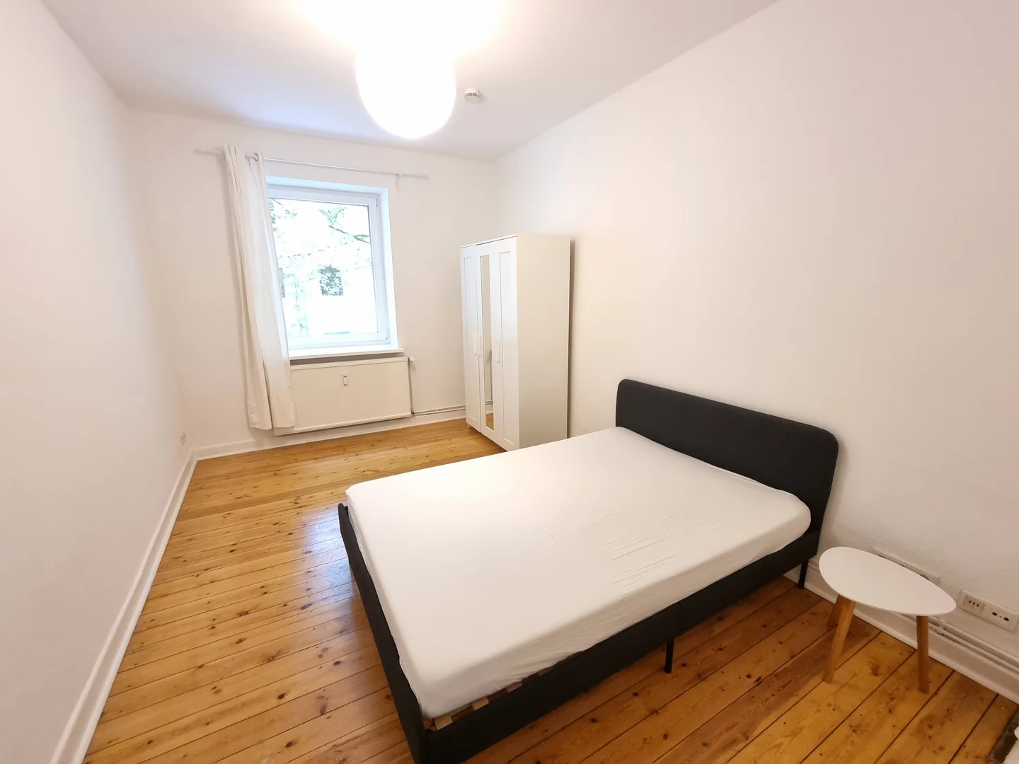 Budget-friendly student room close to campus in 
