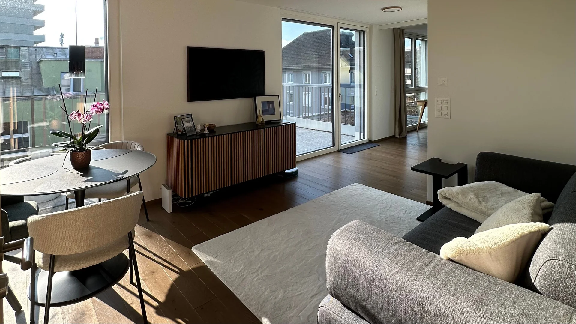 Quarto de estudante em  com área de estudo e instalações partilhadas
