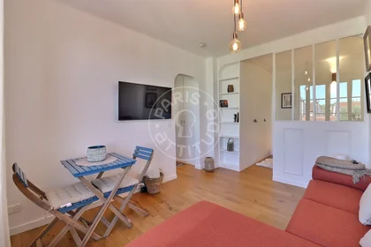Entire apartment at Villa Paul Verlaine, image 4 of 17