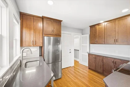 Całe miejsce 105, Child St., Unit 2, Hyde Park, Boston, MA, 02136, obraz 1 10