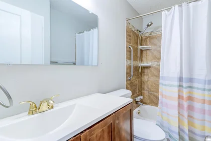 Appartamento intero in residence in Street, TX, Houston, United States, 77033, immagine 12 di 16