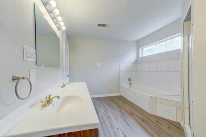 Appartamento intero in residence in Street, TX, Houston, United States, 77033, immagine 4 di 16