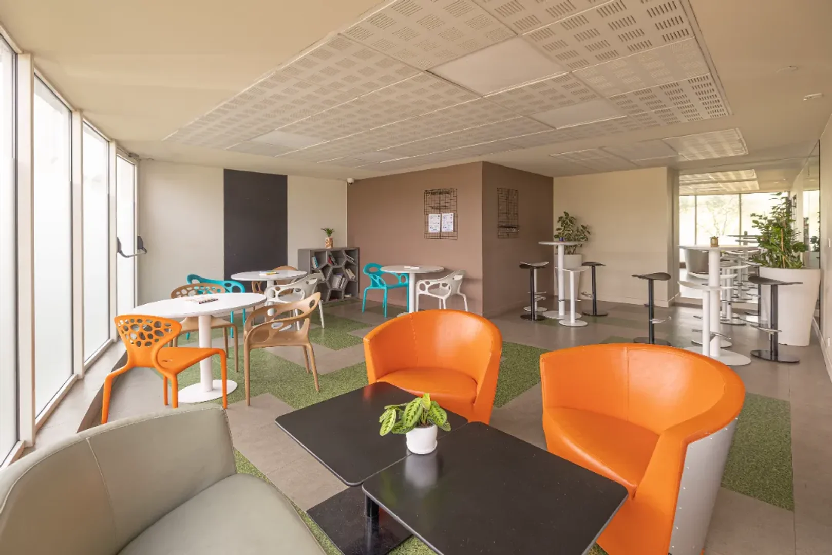 Moderno estudio para estudiantes con todas las comodidades en 