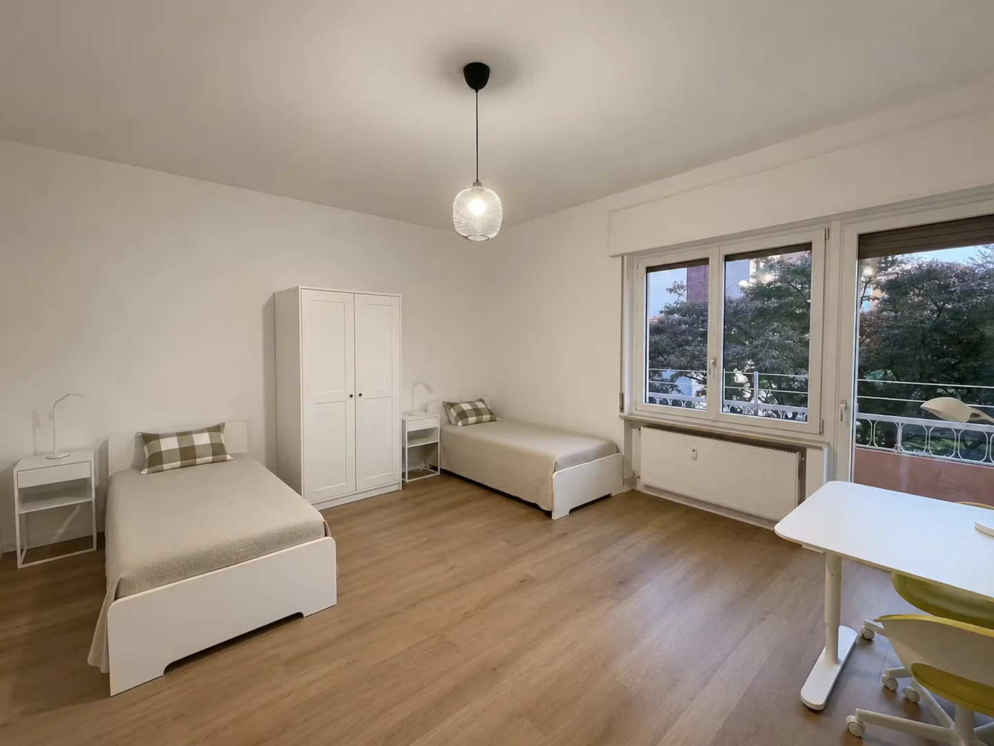 Funktionelles Studentenzimmer perfekt zum Studieren in