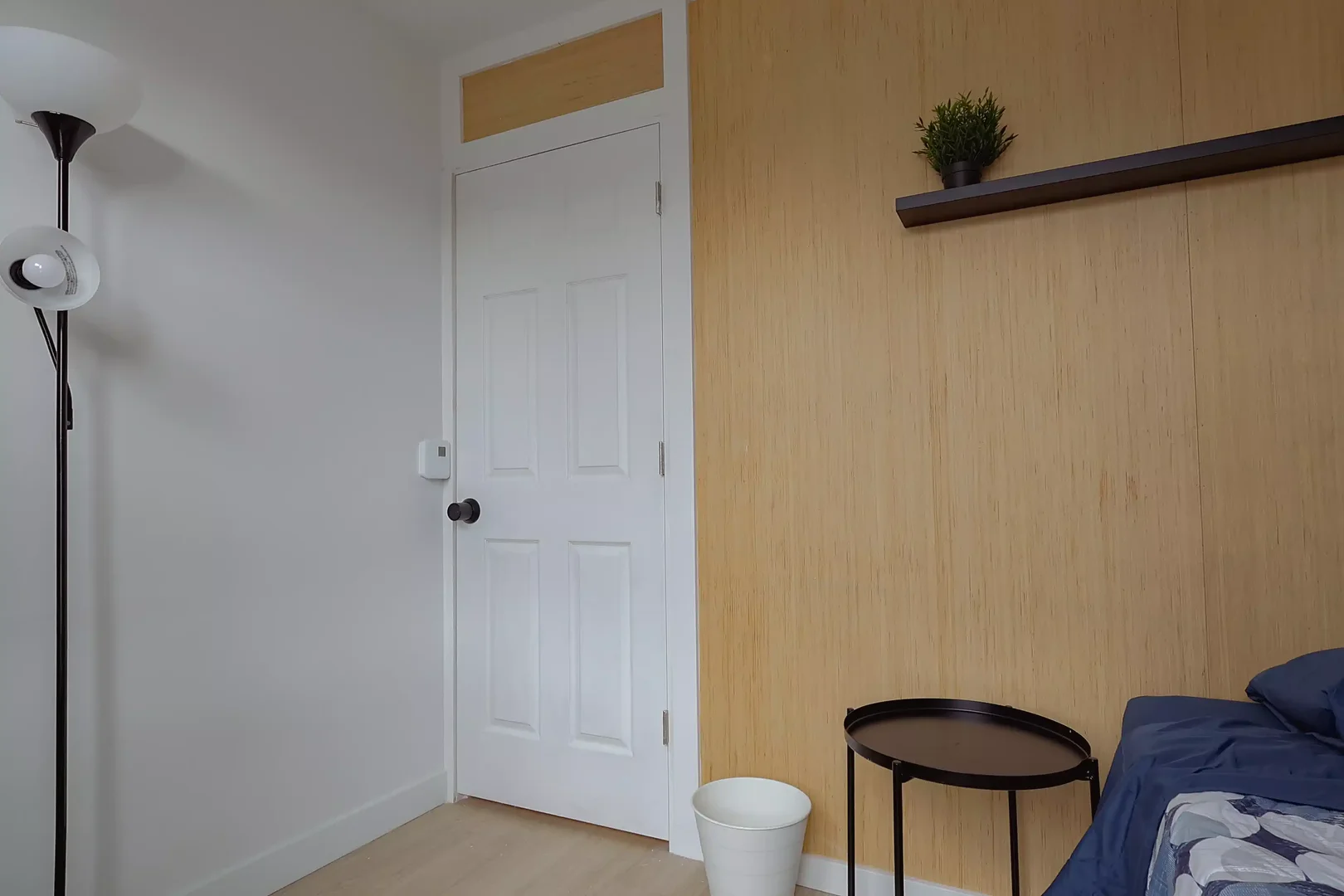 Chambre abordable pour les étudiants avec un bon éclairage dans 