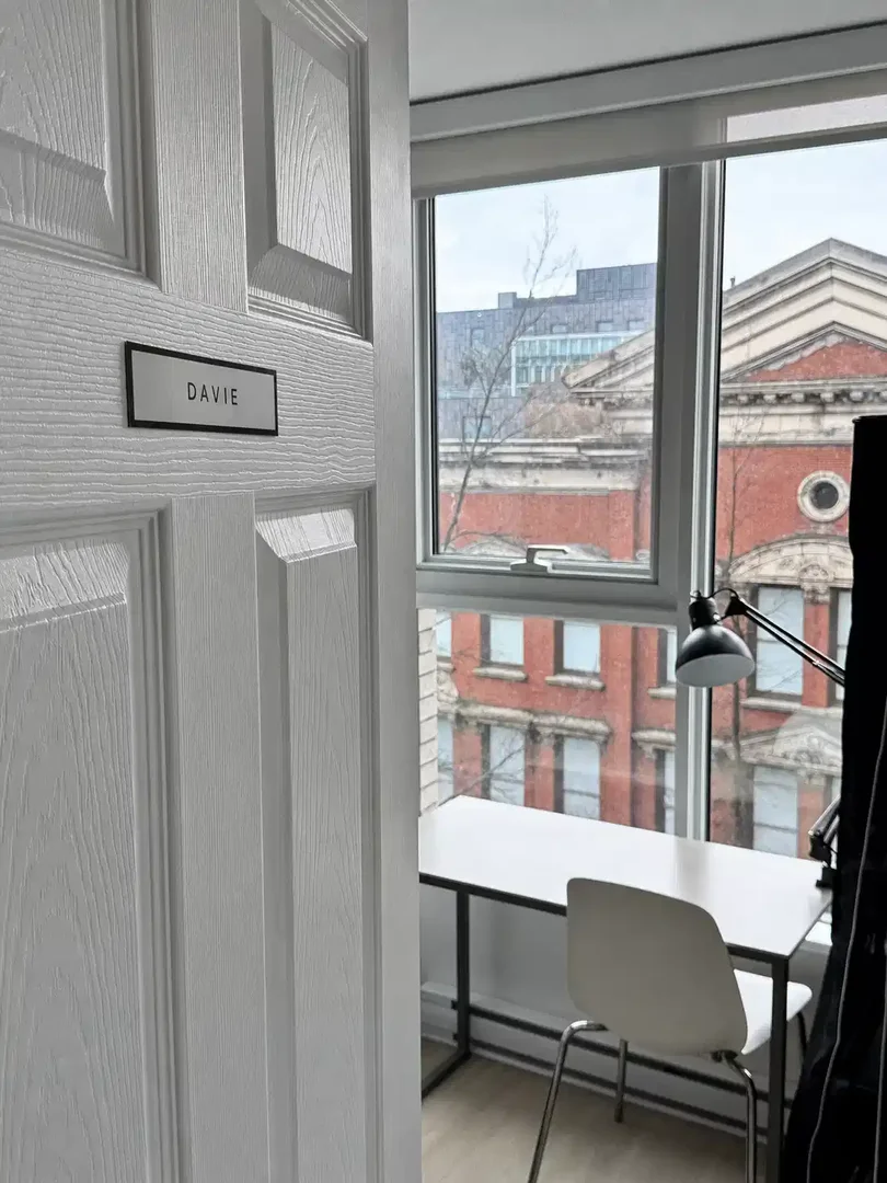 Chambre abordable pour les étudiants avec un bon éclairage dans 