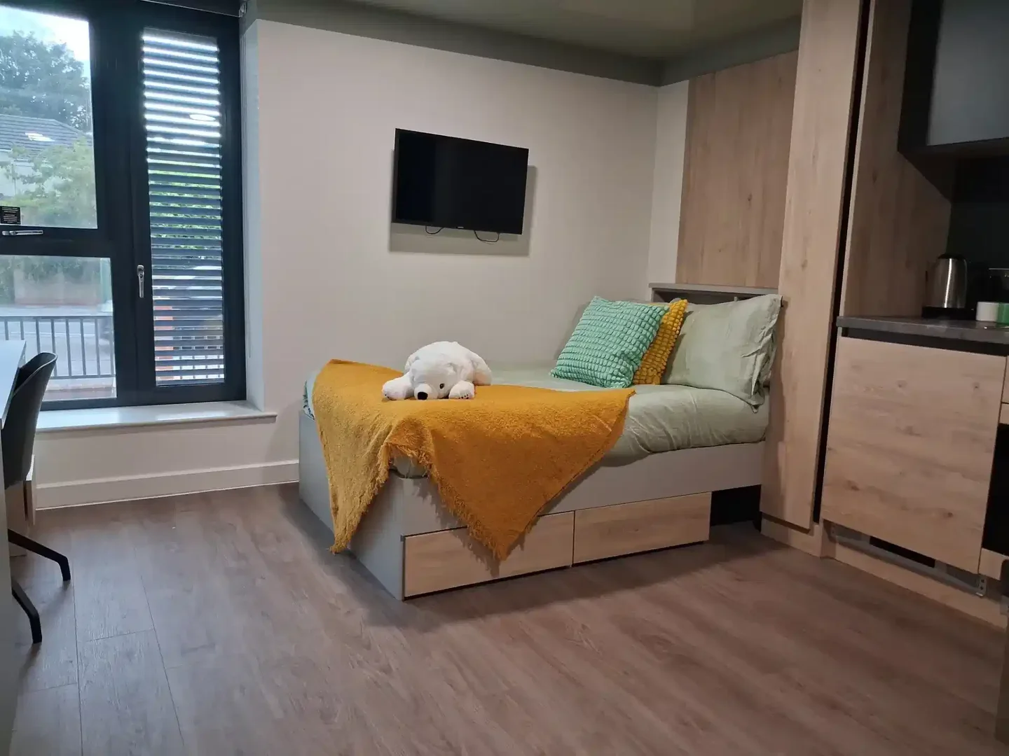 Minimalist student studio in  with efficient layout
