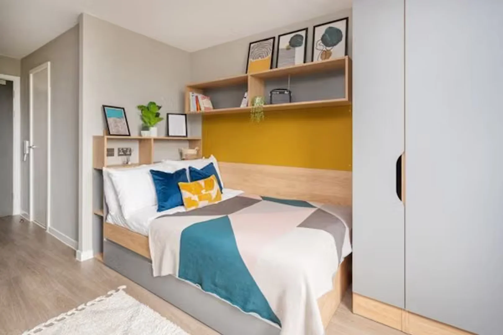 Habitación para estudiantes en  con área de estudio y facilidades compartidas