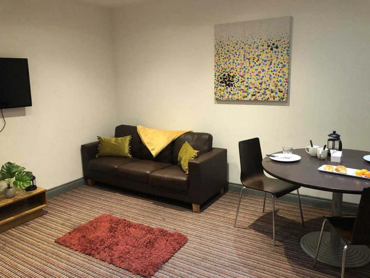 Habitación para estudiantes en  con área de estudio y facilidades compartidas