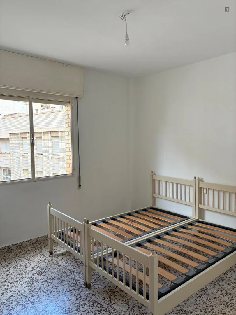 Funktionelles Studentenzimmer perfekt zum Studieren in 