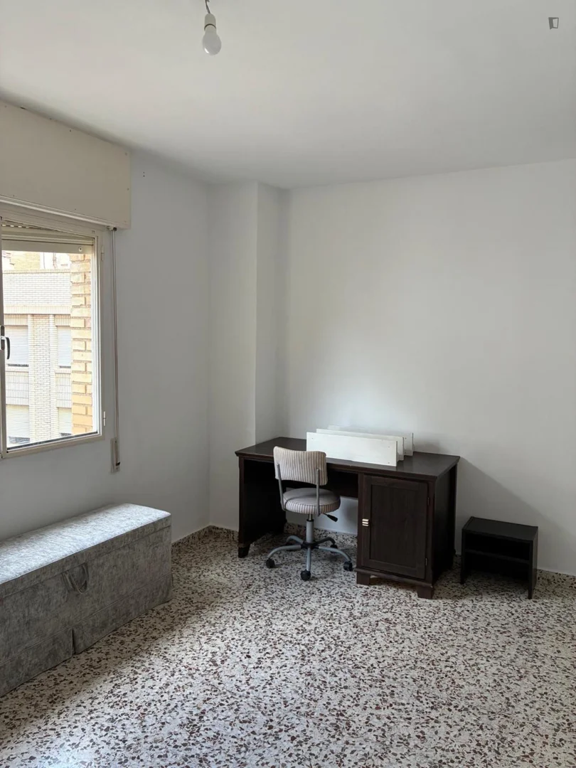 Bezahlbares Zimmer für Studenten mit ausreichender Beleuchtung in 
