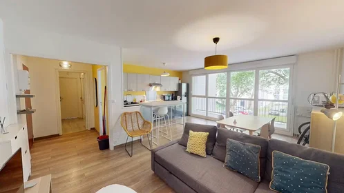 Private room at Rue de Saint-Brieuc, Bellevue, image 9 of 10