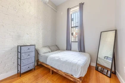 Apartamento inteiro em 68th Avenue, Ridgewood, imagem 1 de 10