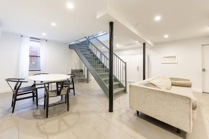 Apartamento inteiro em 68th Avenue, Ridgewood, imagem 6 de 10