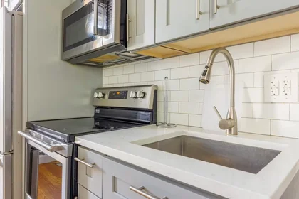 Apartamento inteiro em 68th Avenue, Ridgewood, imagem 8 de 10