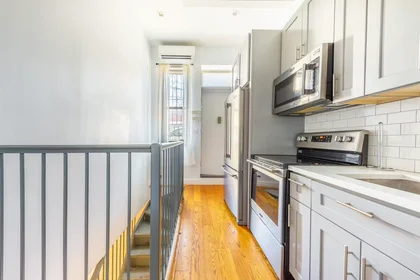 Apartamento inteiro em 68th Avenue, Ridgewood, imagem 9 de 10