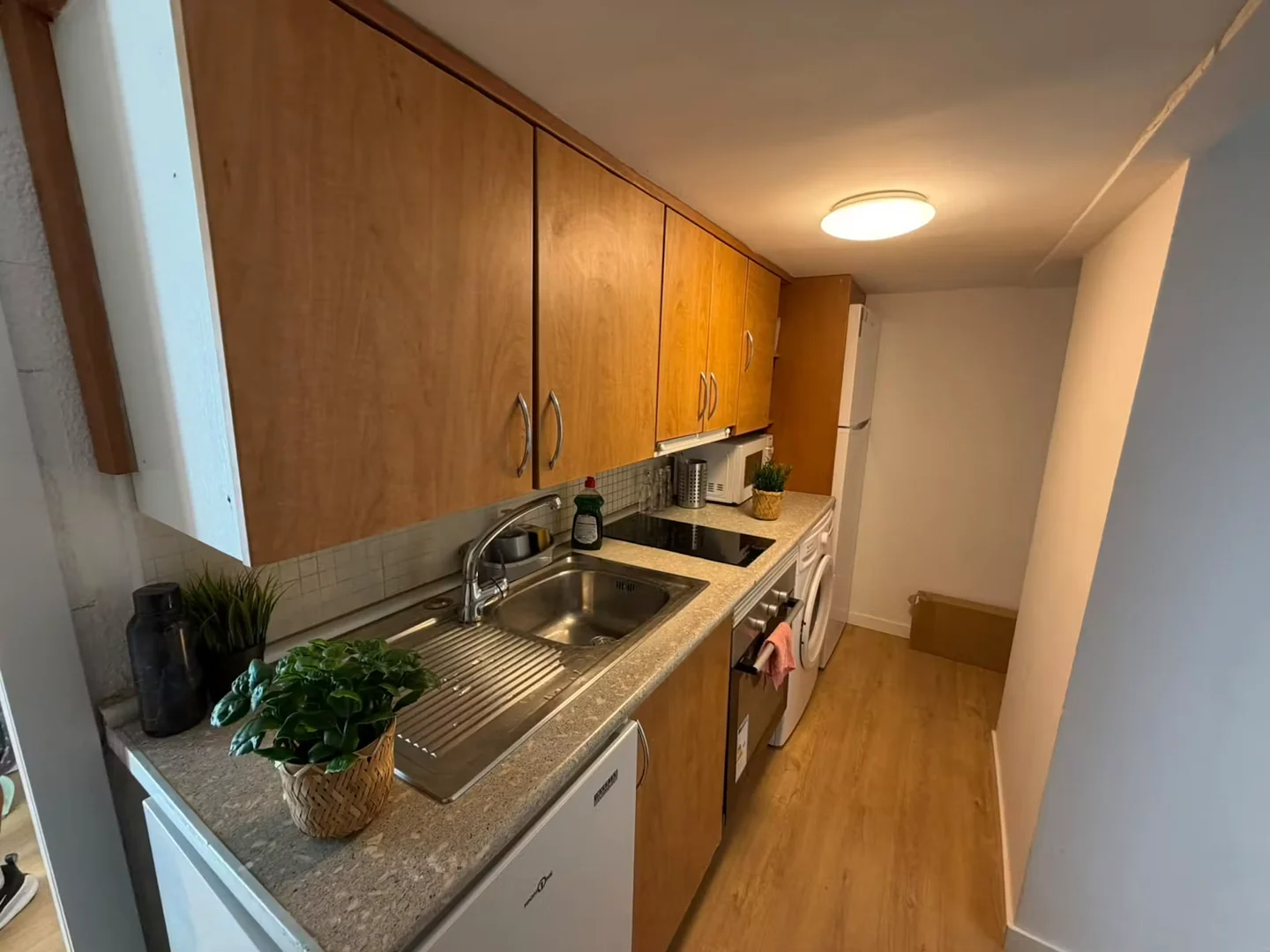 Economical student room with convenient location in