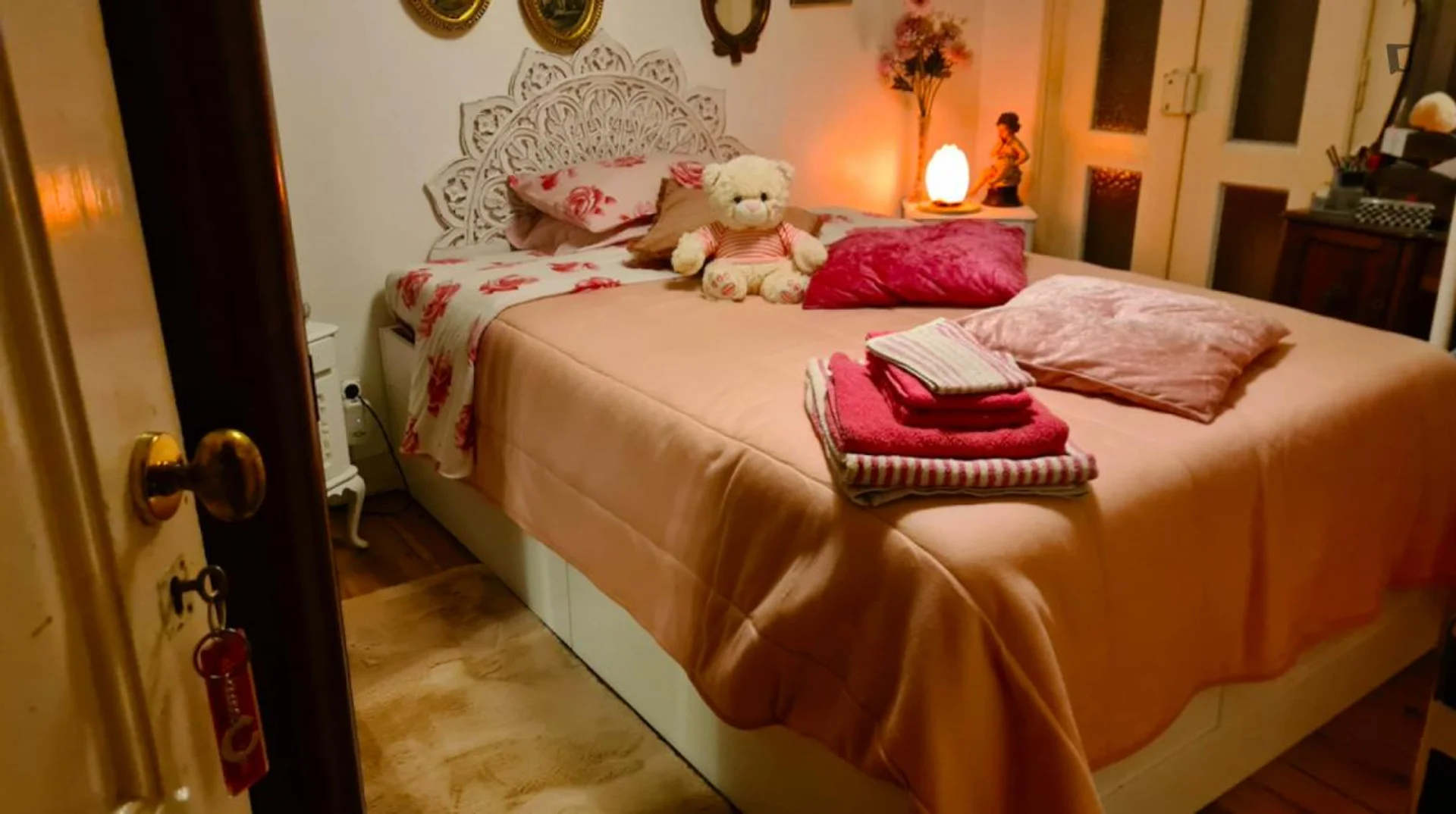 Student-friendly room in  with modern amenities