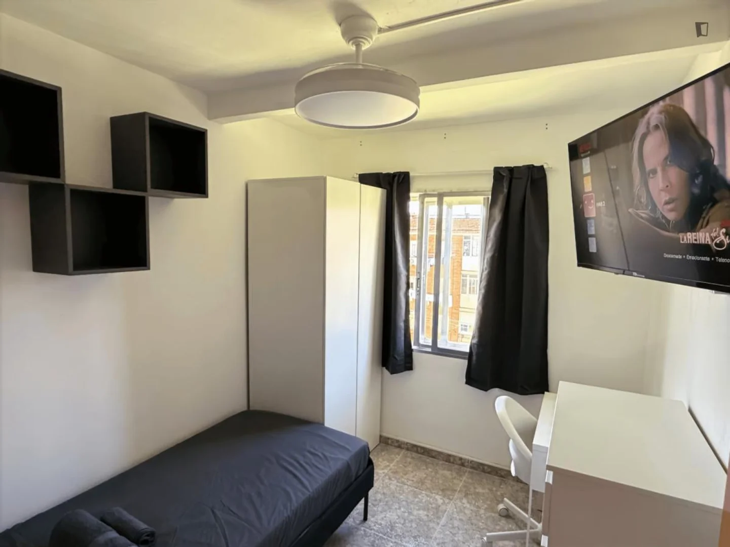 Student-friendly room in with modern amenities