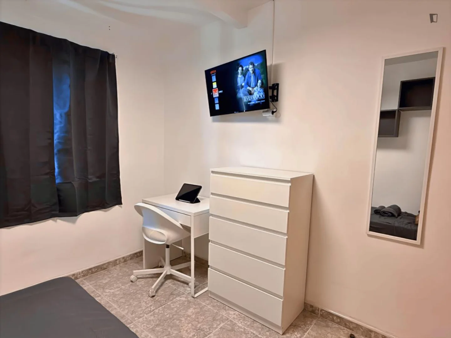 Student-friendly room in with modern amenities
