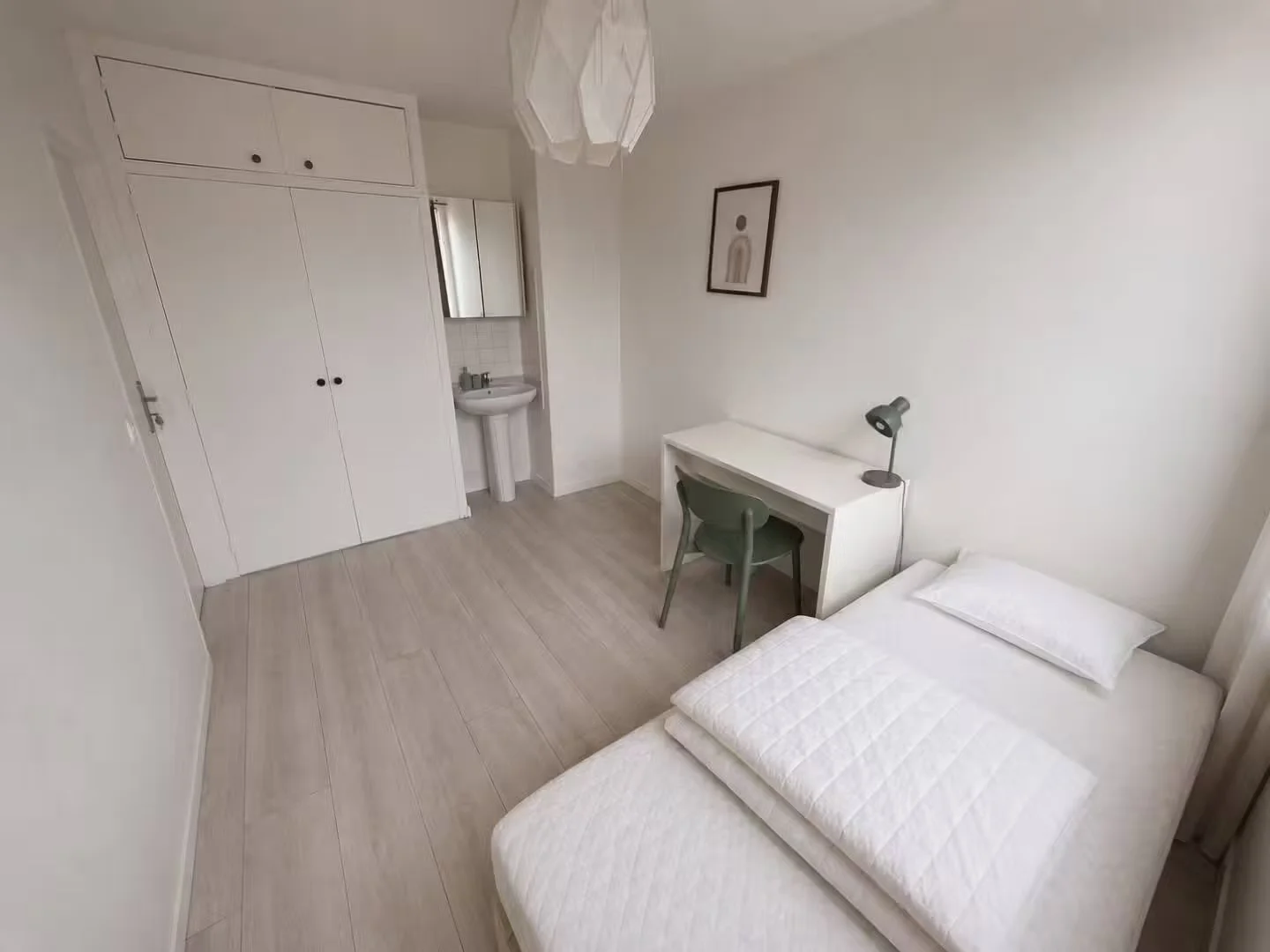 Habitación estudiantil económica cerca del campus en 