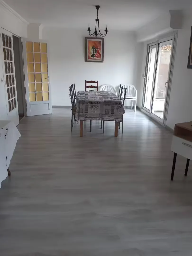 Economical student room with convenient location in 