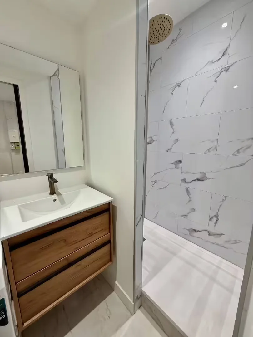 Habitación estudiantil amplia y cómoda en 