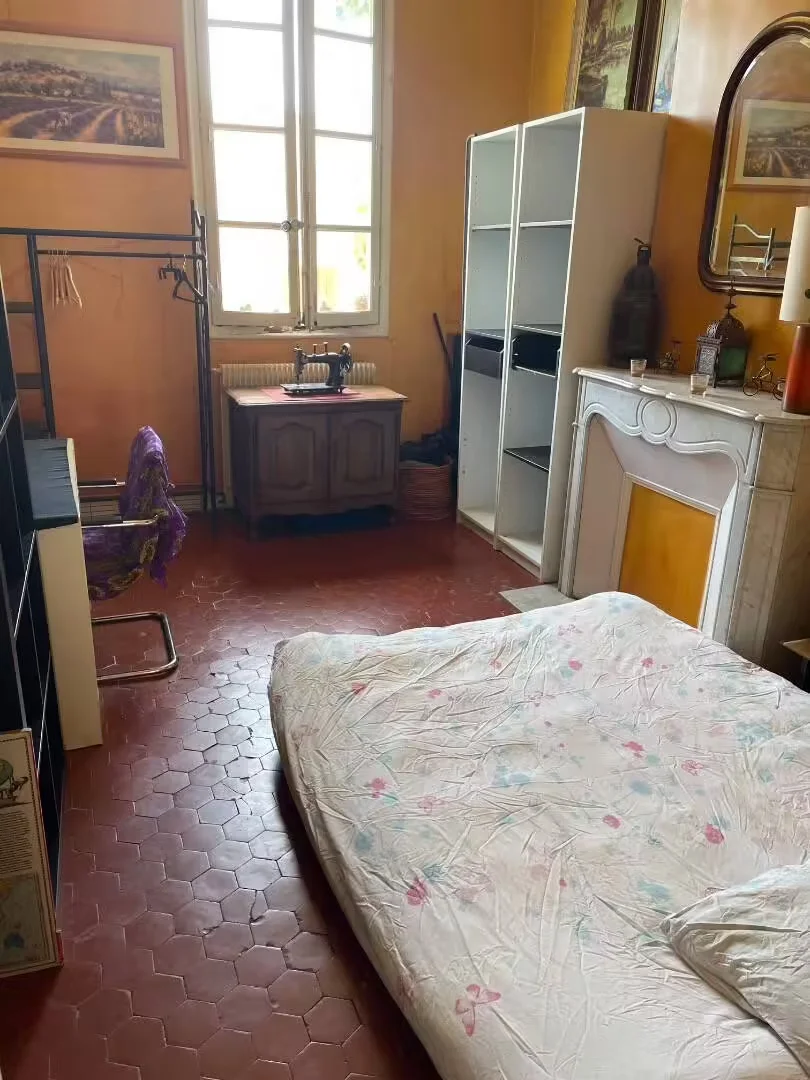 'da ders çalışmak için mükemmel olan fonksiyonel öğrenci odası