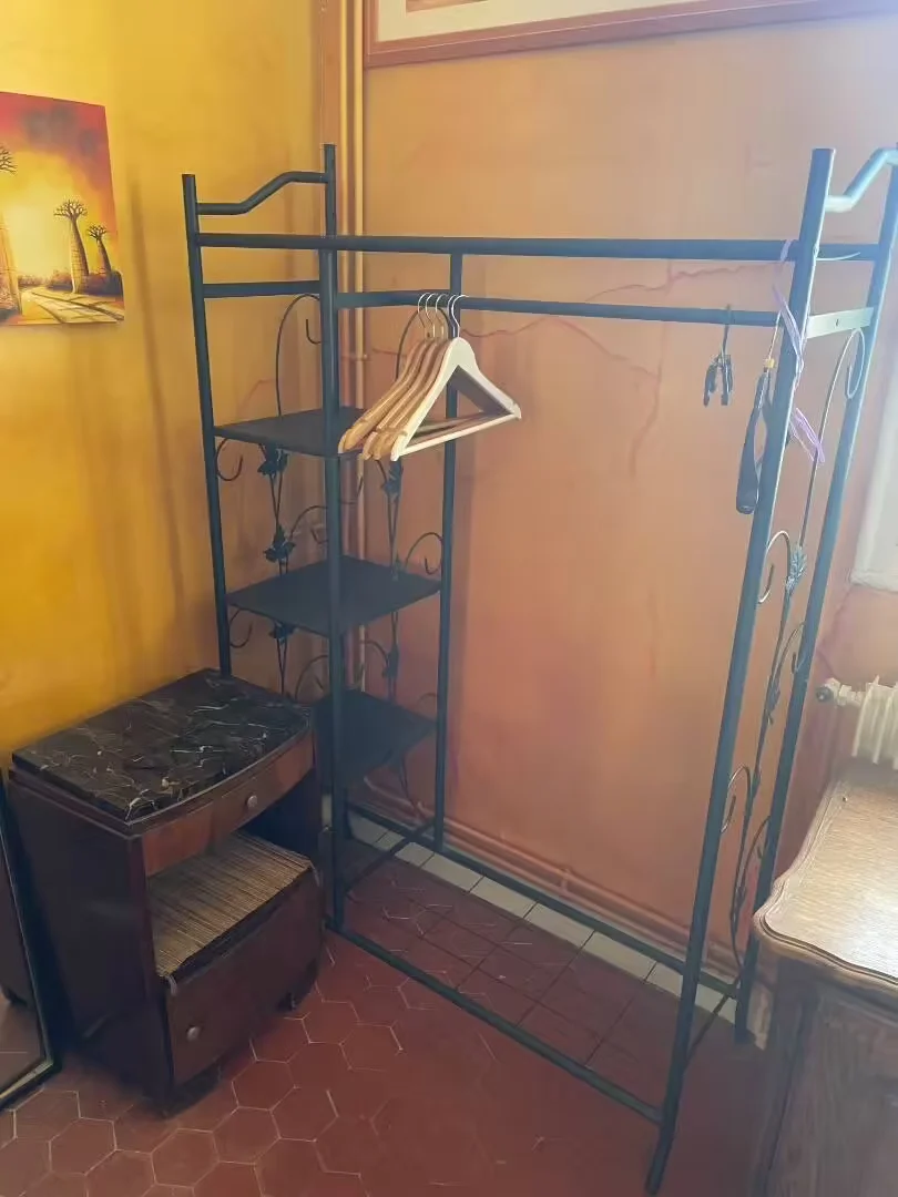 'de modern olanaklara sahip öğrenci dostu oda