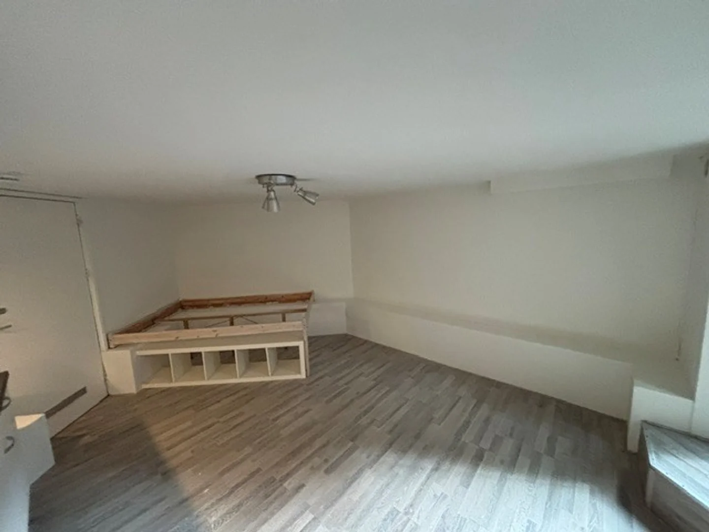 Room for rent in student apartment in , fully furnished